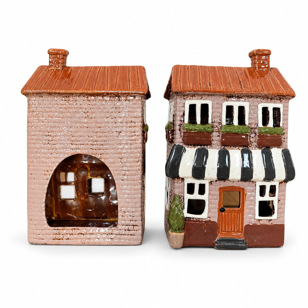 Barna Házikó napellenzővel/márkízos (20 cm)