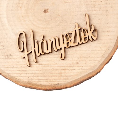4db. Hiányoztok felirat fából 10 x 4.5cm - Natúr